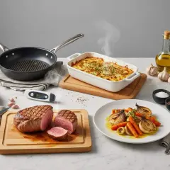 Un filet mignon moelleux, parfaitement rôti, prêt à être dégusté. Une recette idéale pour un repas d'exception.