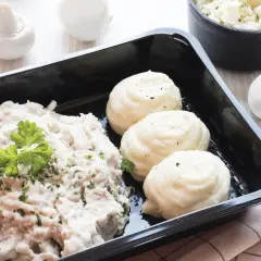 Quel accompagnement avec des vol-au-vent ? Une purée de pommes de terre onctueuse et une garniture crémeuse aux champignons.