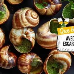 Escargots à l'ail et persil, prêts à être dégustés. La question se pose : quel vin avec les escargots ?