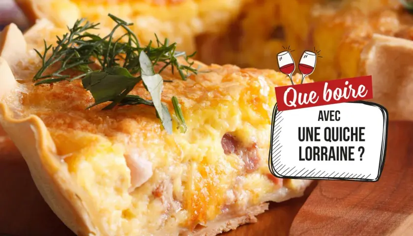 Une part de quiche lorraine garnie d'herbes, avec un encart "Que boire avec une quiche lorraine ?".