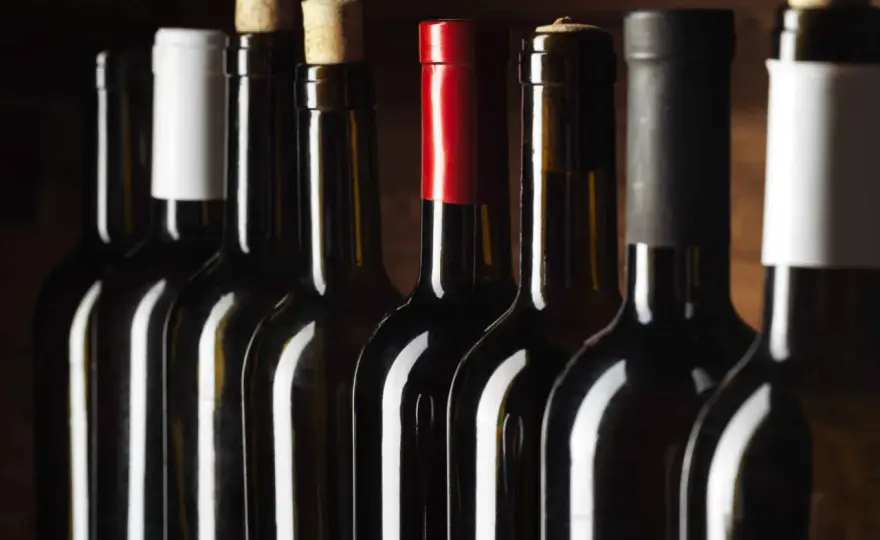 Comment reconnaître un bon vin rouge ? Les repères qui comptent