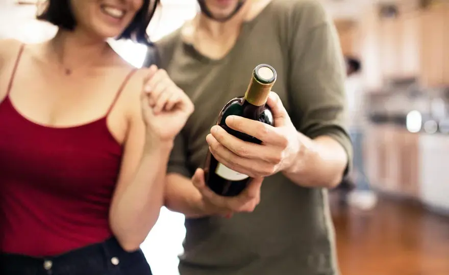 Comment lire une note de vin rouge sans se tromper
