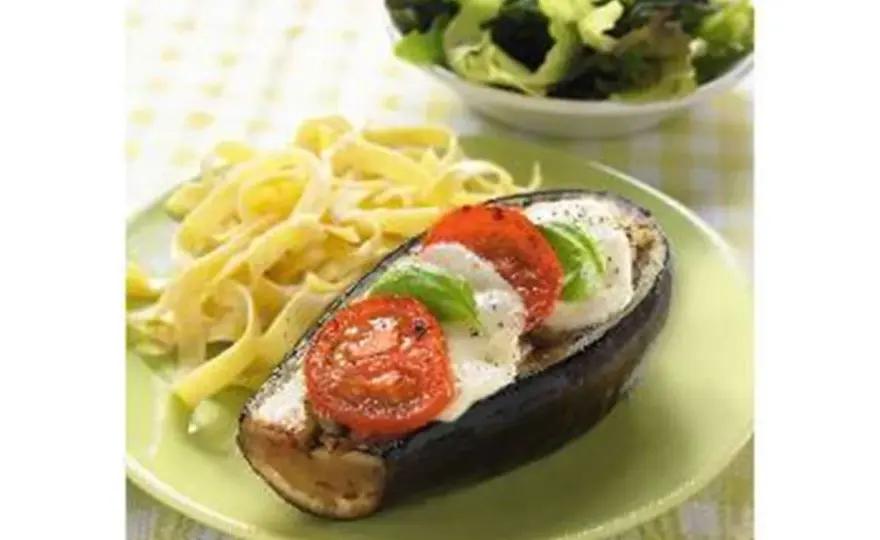 Aubergines à la mozzarella - la méthode simple au four