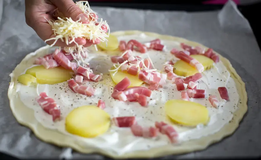 Pizza à la crème - réussir une base blanche nette et gourmande