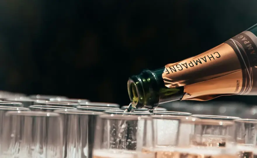 Quel champagne choisir pour l'apéritif ? Brut, extra brut ou rosé