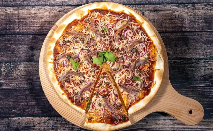 Pizza aux anchois - la version équilibrée à réussir chez soi