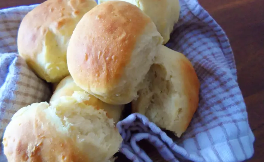 Petits pains maison faciles - La recette moelleuse et rapide