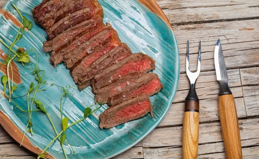 Onglet de bœuf à la poêle - la cuisson qui le garde juteux