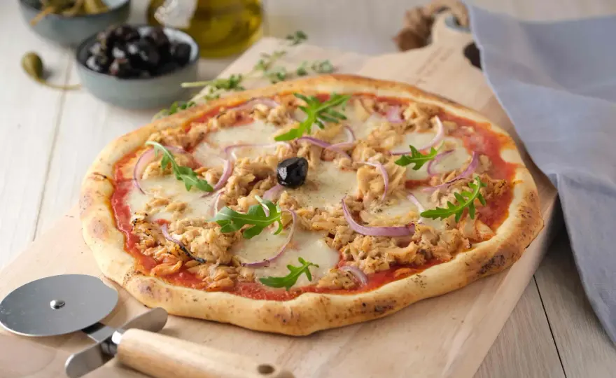 Pizza au thon maison - réussir la base, la garniture et la cuisson