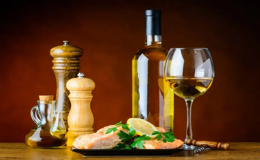 Quel vin blanc sec choisir selon le plat et le budget ?