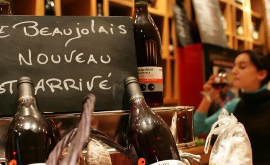 Conserver un Beaujolais nouveau sans perdre son fruit ?