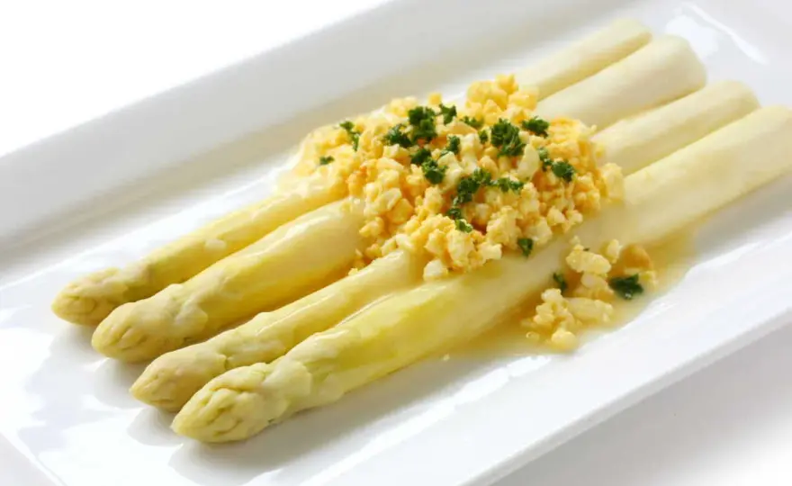 Asperges à la flamande - comment réussir ce classique de printemps