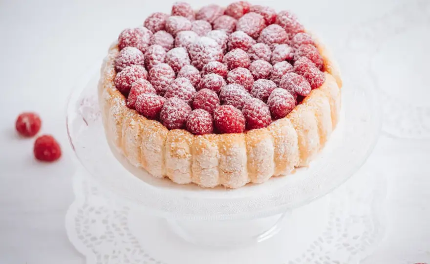 Charlotte aux framboises - La recette parfaite pour une tenue impeccable