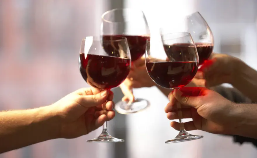Comment boire du vin rouge - Le guide ultime pour une dégustation parfaite