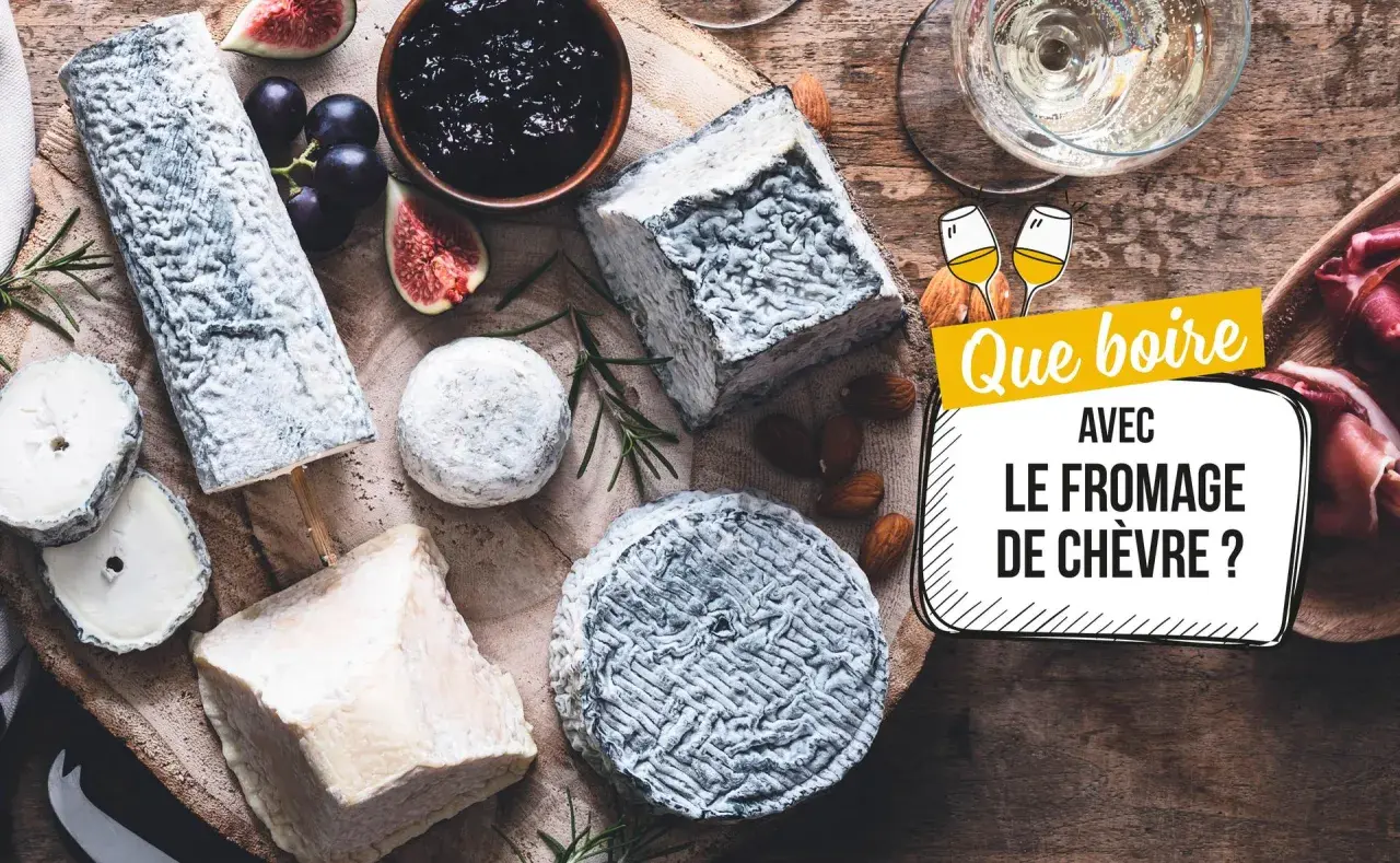 Plateau de fromages de chèvre variés, accompagnés de figues, raisins, confiture et amandes. La question "Que boire avec le fromage de chèvre ?" est mise en avant.