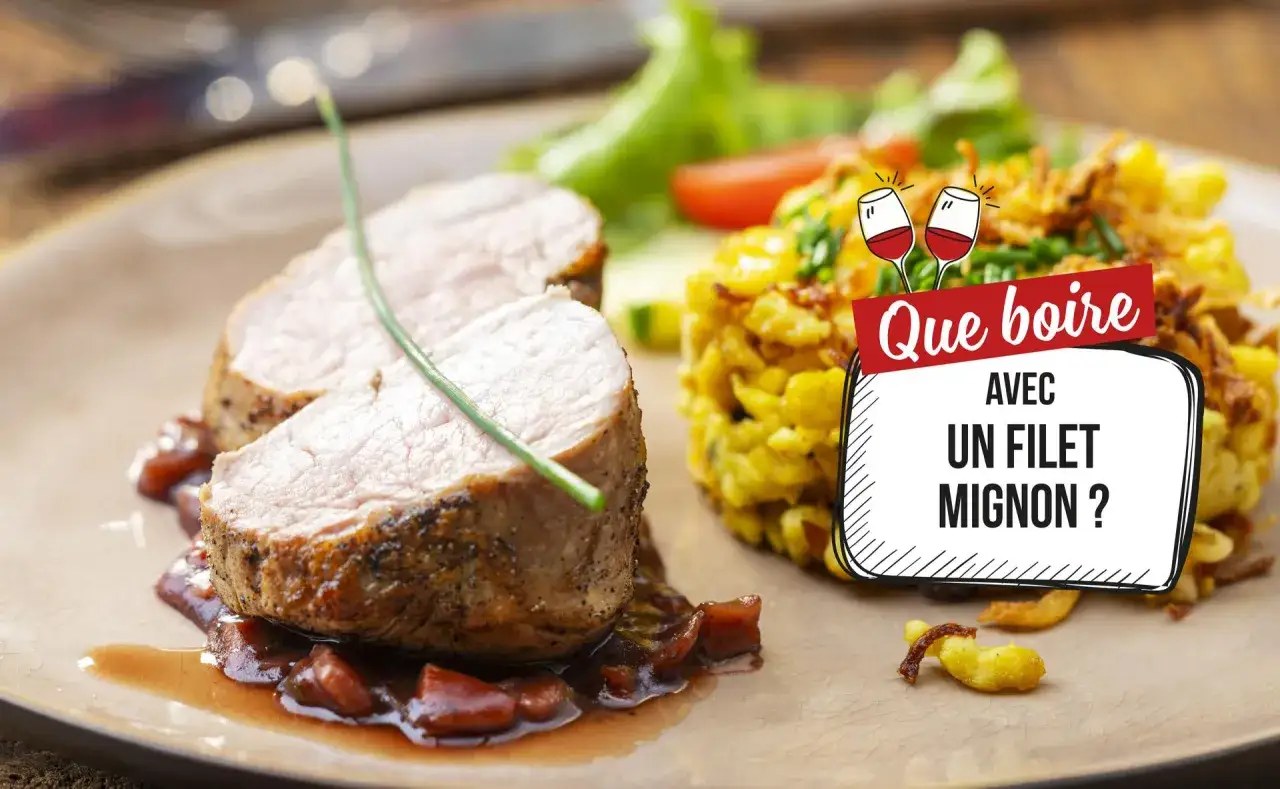 Filet mignon de porc servi avec une sauce aux fruits et un accompagnement de pommes de terre. La question 
