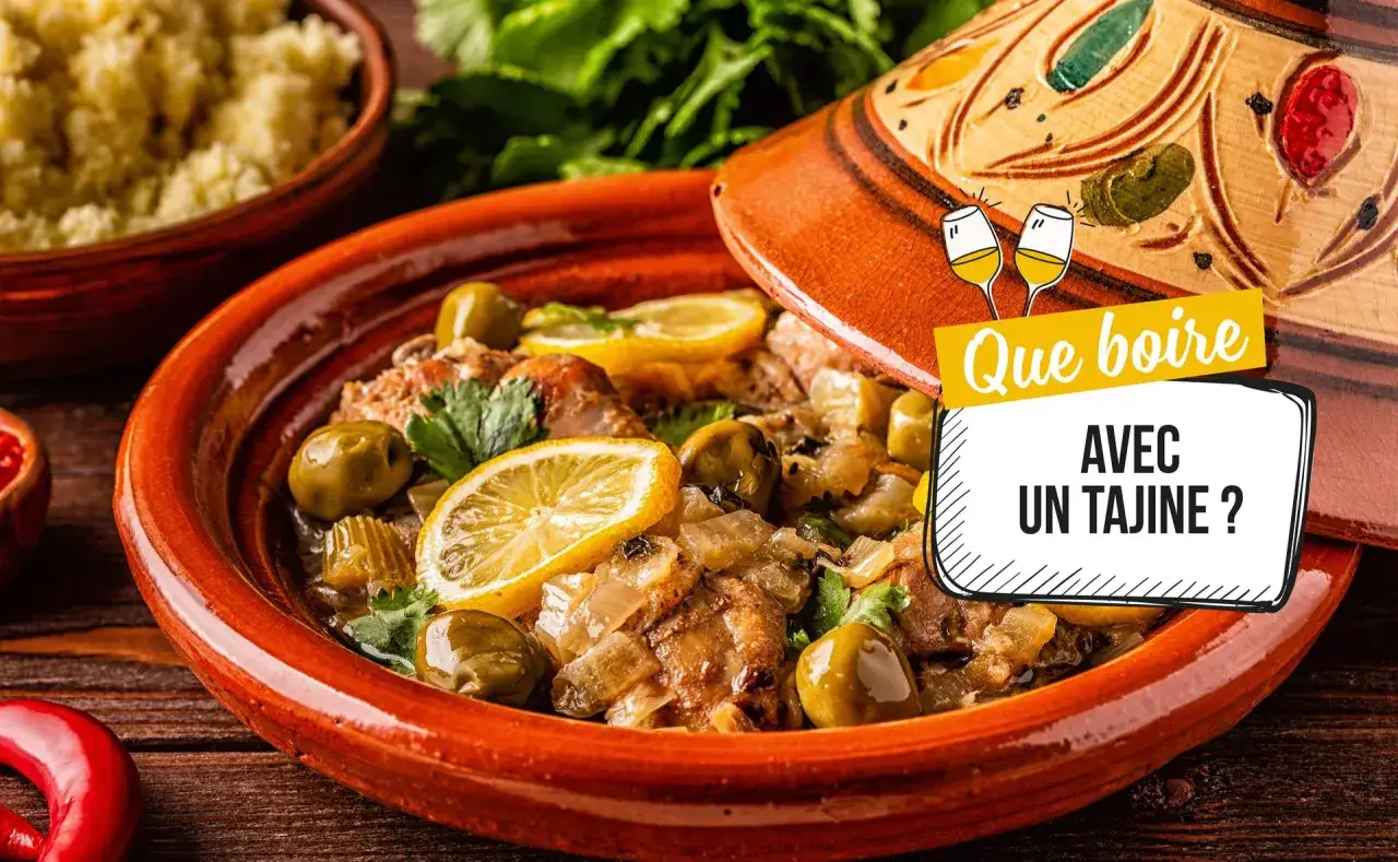 Un d&eacute;licieux tajine poulet citron olives, servi dans son plat traditionnel. Quelle boisson pour accompagner ce plat savoureux ?